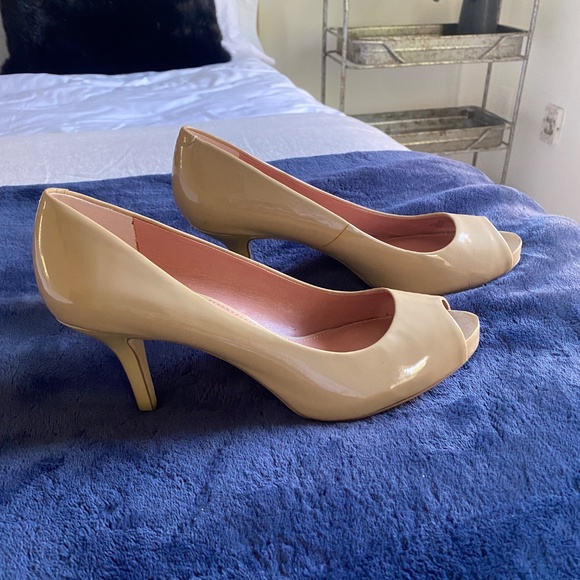 Vince Camuto peep toe pumps - Picture 2 of 4